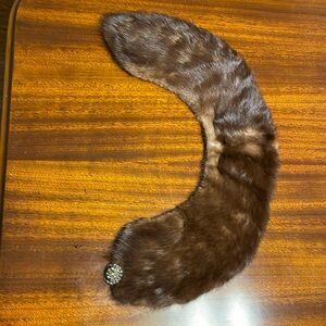 Fur collar with rhinestone button